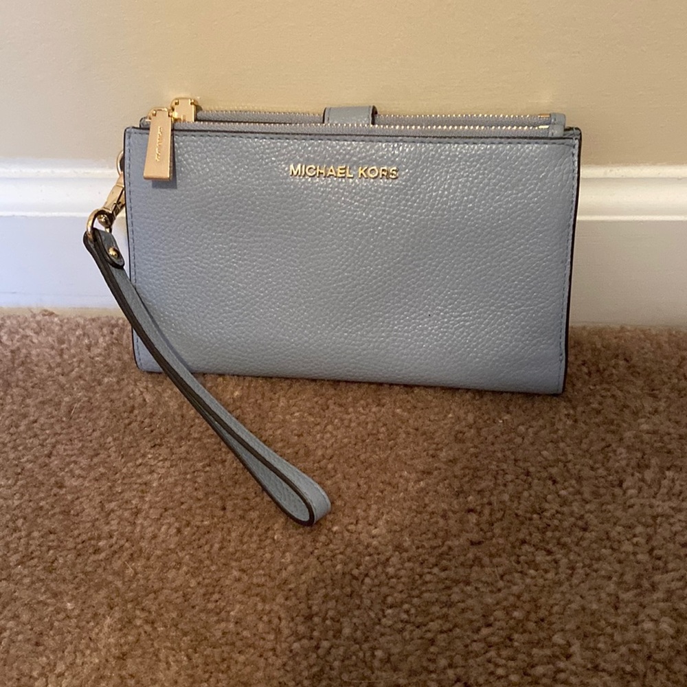 MICHAEL MICHAEL KORS Adele Pebbled Leather Smartphone Wallet baby blue